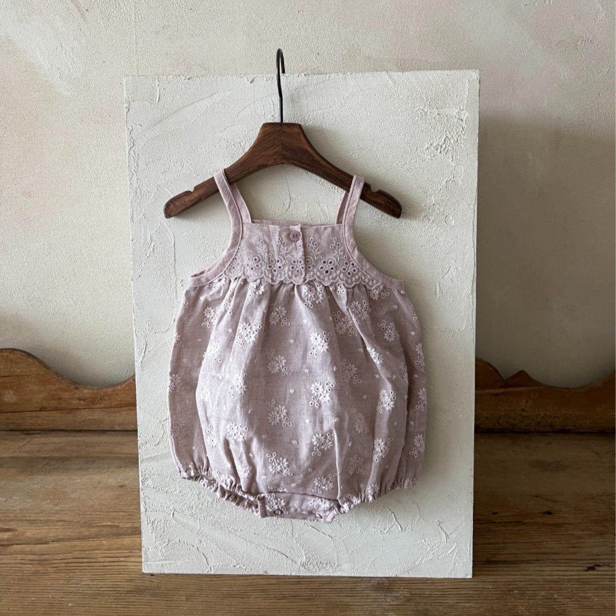 Summer Hot Selling Baby Kids Girls Vintage Sleeveless Flowers Embroidered Princess Onesies